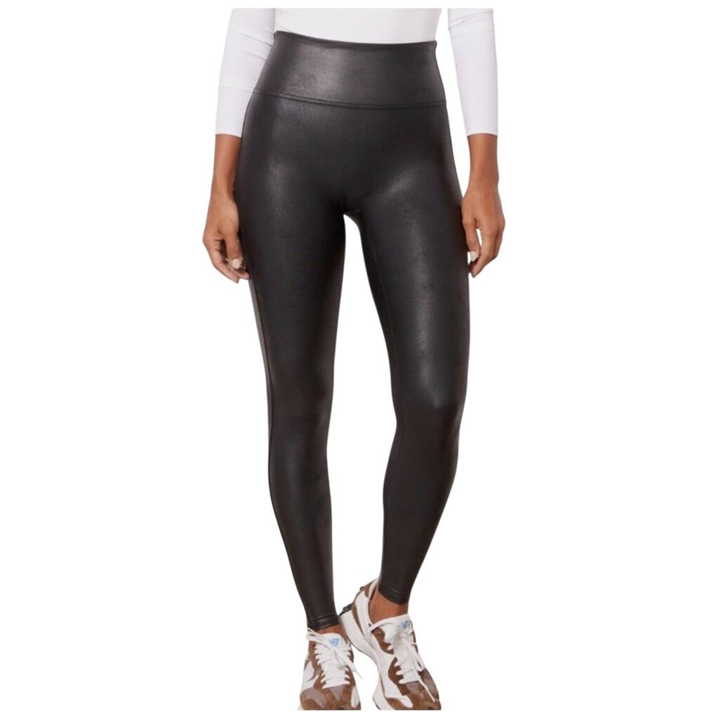 Spanx Women’s black faux leather leggings, crackle, Size Medium